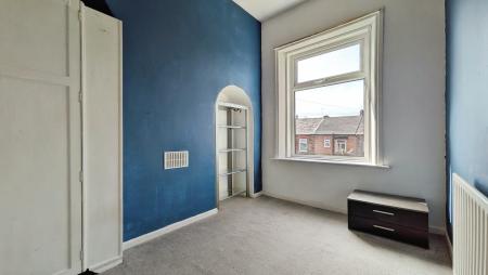 2 bedroom Terraced House for sale in Hollinhall Street, Oldham, OL4