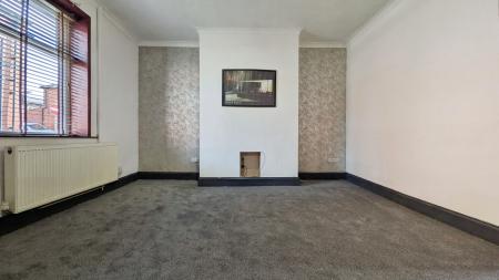 2 bedroom Terraced House for sale in Hollinhall Street, Oldham, OL4