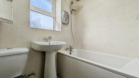 2 bedroom Terraced House for sale in Hollinhall Street, Oldham, OL4