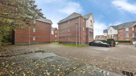 2 bedroom Apartment to let in Cromwell Avenue, Manchester, SK5