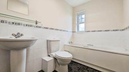2 bedroom Apartment to let in Cromwell Avenue, Manchester, SK5