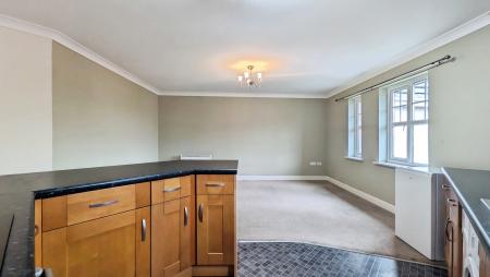 2 bedroom Apartment to let in Cromwell Avenue, Manchester, SK5