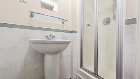 2 bedroom Apartment to let in Cromwell Avenue, Manchester, SK5
