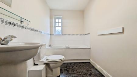 2 bedroom Apartment to let in Cromwell Avenue, Manchester, SK5