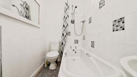2 bedroom Terraced House to let in Booth Street, Lees, Oldham, OL4
