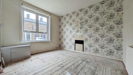 2 bedroom End of terrace house for sale in Oak Street, Shaw, OL2
