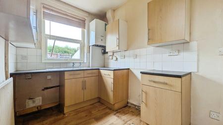 2 bedroom End of terrace house for sale in Oak Street, Shaw, OL2