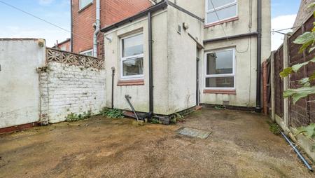2 bedroom End of terrace house for sale in Oak Street, Shaw, OL2