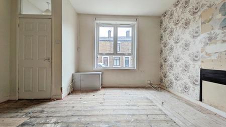 2 bedroom End of terrace house for sale in Oak Street, Shaw, OL2