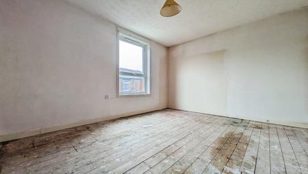 2 bedroom End of terrace house for sale in Oak Street, Shaw, OL2