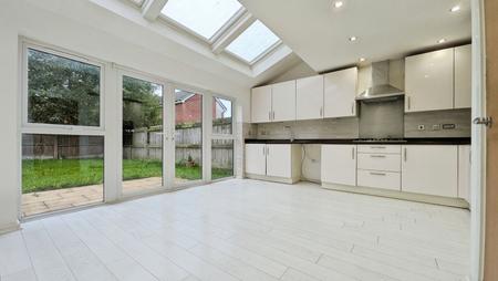 5 bedroom Town house to let in Flint Hill Way, Lees, Oldham, OL8