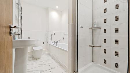 5 bedroom Town house to let in Flint Hill Way, Lees, Oldham, OL8