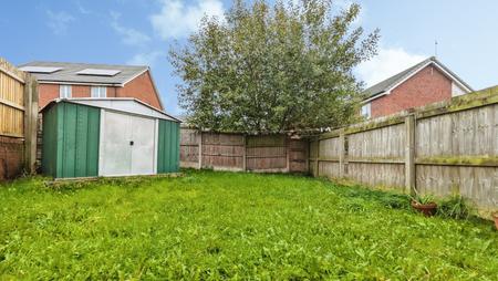 5 bedroom Town house to let in Flint Hill Way, Lees, Oldham, OL8