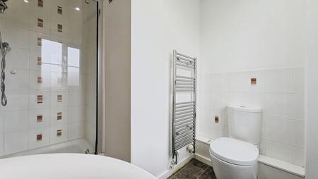 5 bedroom Town house to let in Flint Hill Way, Lees, Oldham, OL8