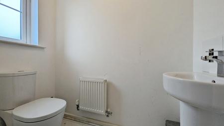 5 bedroom Town house to let in Flint Hill Way, Lees, Oldham, OL8