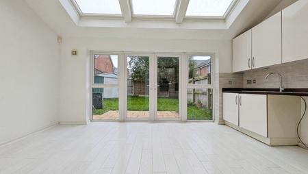 5 bedroom Town house to let in Flint Hill Way, Lees, Oldham, OL8