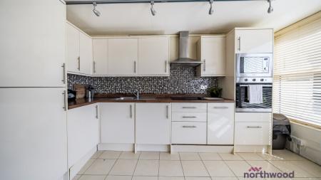 2 bedroom Flat to let in Thackley End, Oxford, OX2