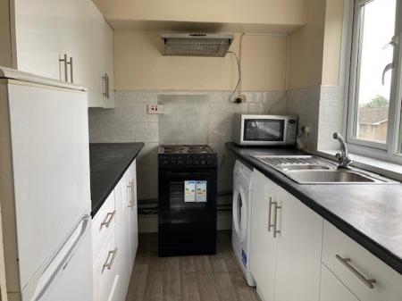 3 bedroom Flat to let in Southfield Park, Cowley, Oxford, OX4