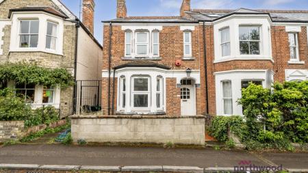 3 bedroom End of terrace house for sale in Southfield Road, Oxford, OX4