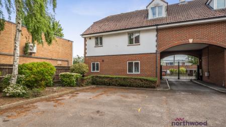 2 bedroom Flat for sale in Holly Court, Sandy Lane, Littlemore, Oxford, OX4