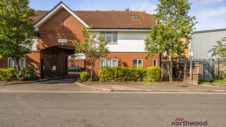 2 bedroom Flat for sale in Holly Court, Sandy Lane, Littlemore, Oxford, OX4