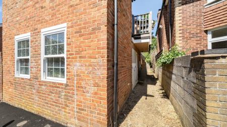 2 bedroom Flat for sale in Henley Street, Cowley, Oxford, OX4