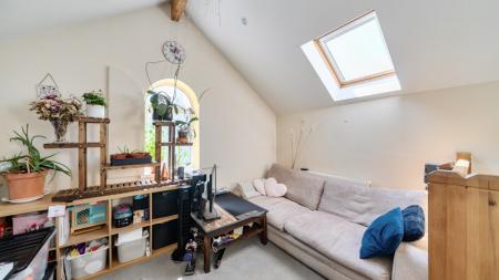 2 bedroom Flat for sale in Henley Street, Cowley, Oxford, OX4