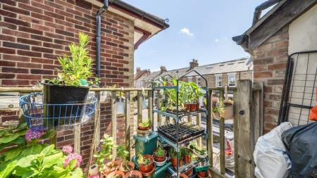 2 bedroom Flat for sale in Henley Street, Cowley, Oxford, OX4