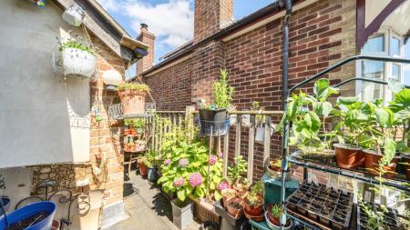 2 bedroom Flat for sale in Henley Street, Cowley, Oxford, OX4
