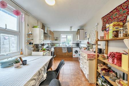4 bedroom Semi-detached house to let in Southfield Road, Oxford, OX4
