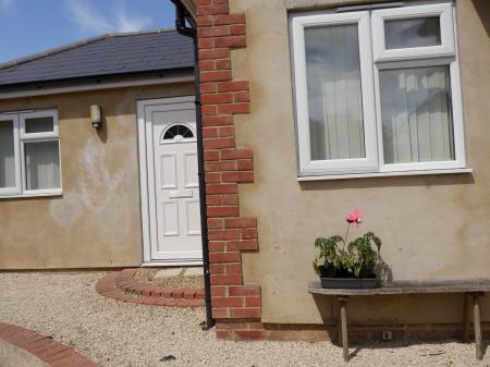 1 bedroom Bungalow to let in Phipps Road, Cowley, Oxford, OX4