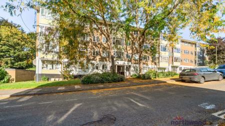3 bedroom Flat for sale in Southfield Park, Cowley, Oxford, OX4