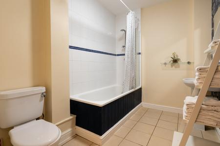 2 bedroom Flat to let in Green Road, Risinghurst, Oxford, OX3