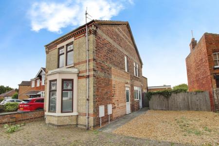 2 bedroom Flat for sale in Glebe Road, Peterborough, PE2