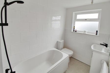 4 bedroom Semi-detached house for sale in Poplar Avenue, Dogsthorpe, Peterborough, PE1