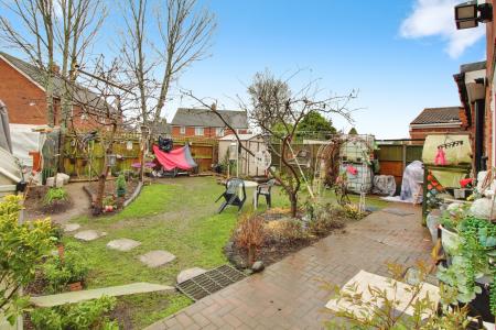 5 bedroom Semi-detached house for sale in Crown Street, New England, Peterborough, PE1