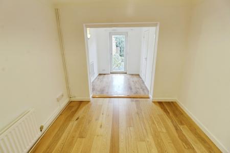 4 bedroom Semi-detached house to let in Eye Road, Peterborough, PE1