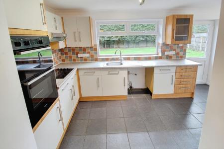 4 bedroom Semi-detached house to let in Eye Road, Peterborough, PE1