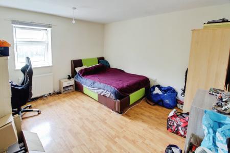 4 bedroom Town house to let in Sheepwalk, Paston, Peterborough, PE4