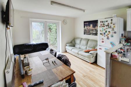 4 bedroom Town house to let in Sheepwalk, Paston, Peterborough, PE4