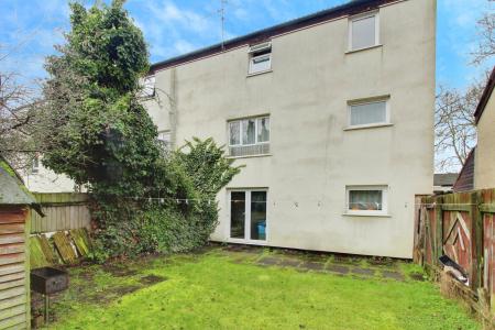 4 bedroom Town house to let in Sheepwalk, Paston, Peterborough, PE4