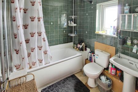 4 bedroom Town house to let in Sheepwalk, Paston, Peterborough, PE4