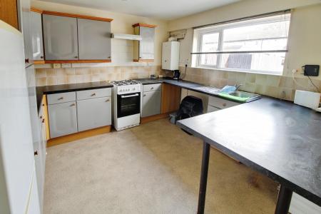 3 bedroom Terraced House to let in Crabtree, Paston, Peterborough, PE4