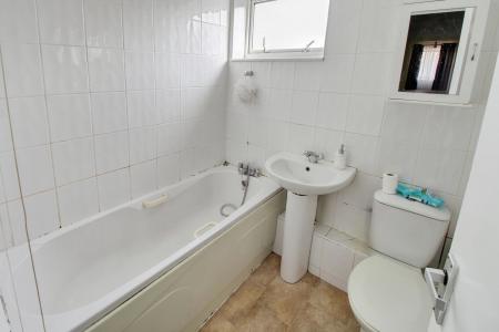 3 bedroom Terraced House to let in Crabtree, Paston, Peterborough, PE4