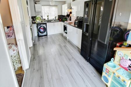 3 bedroom Terraced House to let in Appleyard, Stanground, Peterborough, PE2