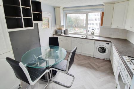 3 bedroom Flat to let in St Marys Court, Eastgate, Peterborough, PE1