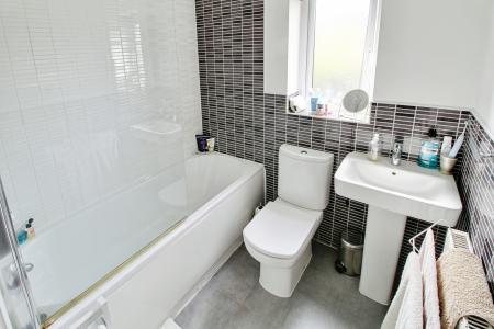 1 bedroom Flat to let in Bayleaf Avenue, Hampton, Peterborough, PE7