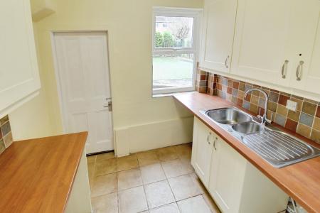 4 bedroom Semi-detached house to let in Oundle Road, Woodston, Peterborough, PE2