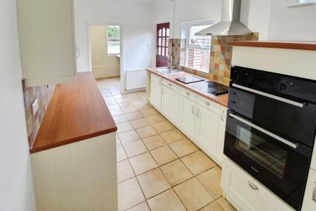 4 bedroom Semi-detached house to let in Oundle Road, Woodston, Peterborough, PE2