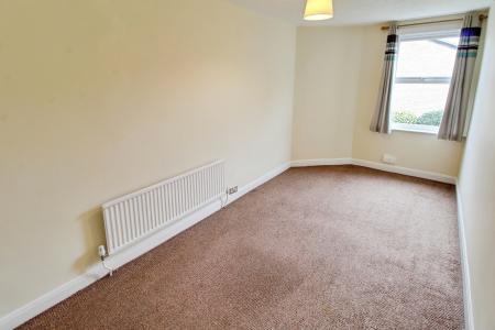 4 bedroom Semi-detached house to let in Oundle Road, Woodston, Peterborough, PE2